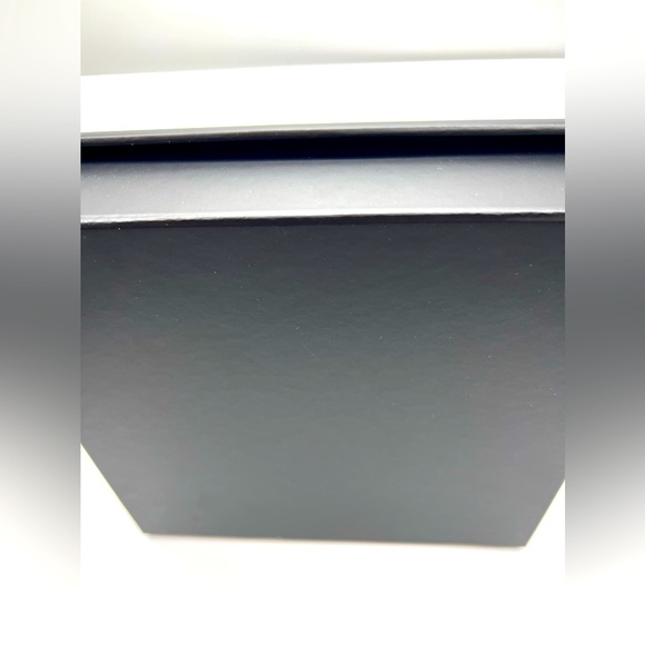 Chanel EMPTY Square Gift Box Black & White 8.8x8.8x4 in - Picture 4 of 10